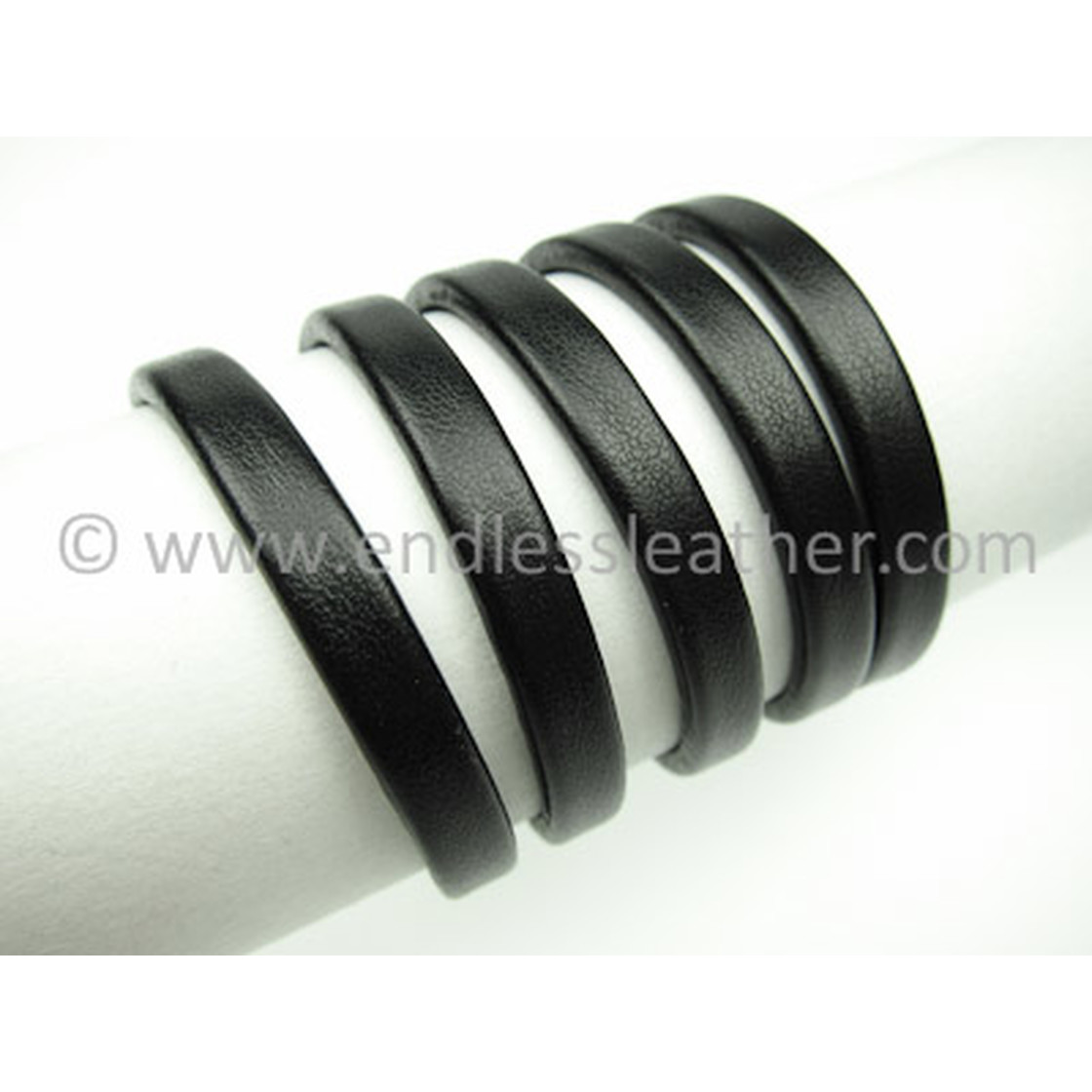 Recycled Leather folded approx. 6,0mm x 2,5mm - black, 3,22 €