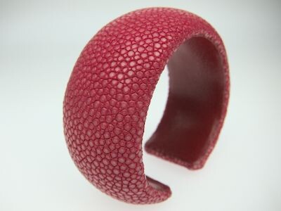 Stingray leather bangle, width 30mm - ruby
